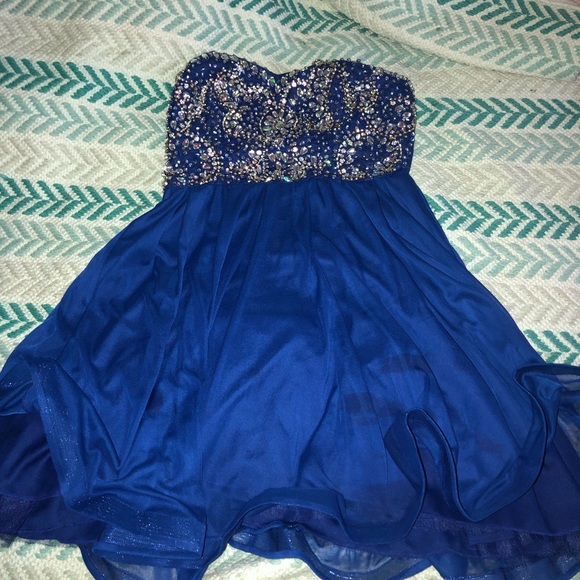 Prom dress - Picture 4 of 8